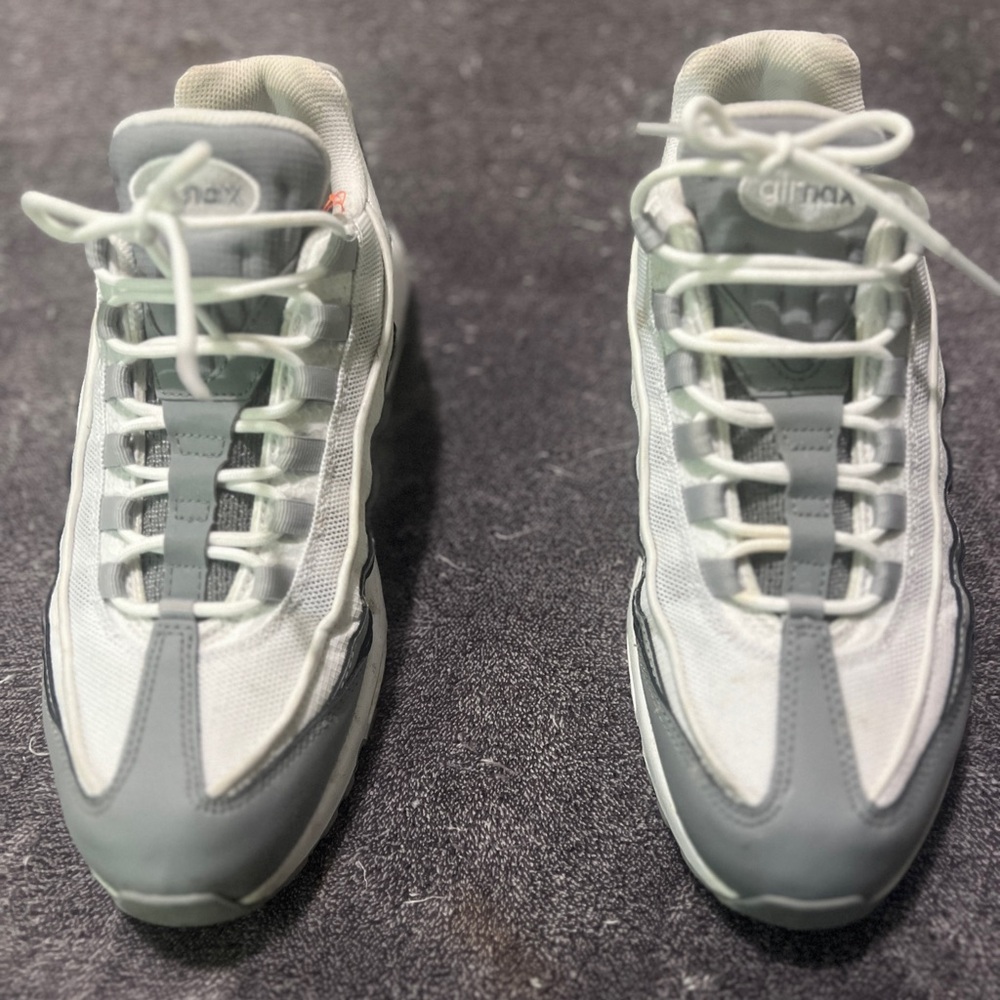 Nike Men's Sneakers in White and Gray